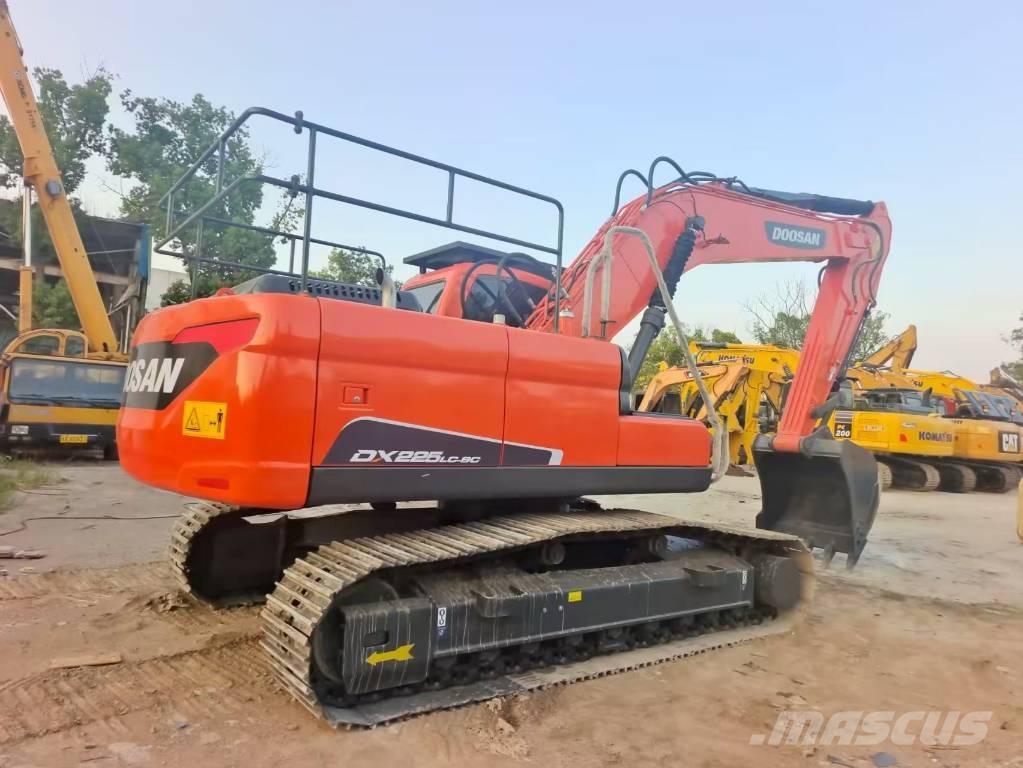 Doosan DX 225 LC-9C Roomikekskavaatorid