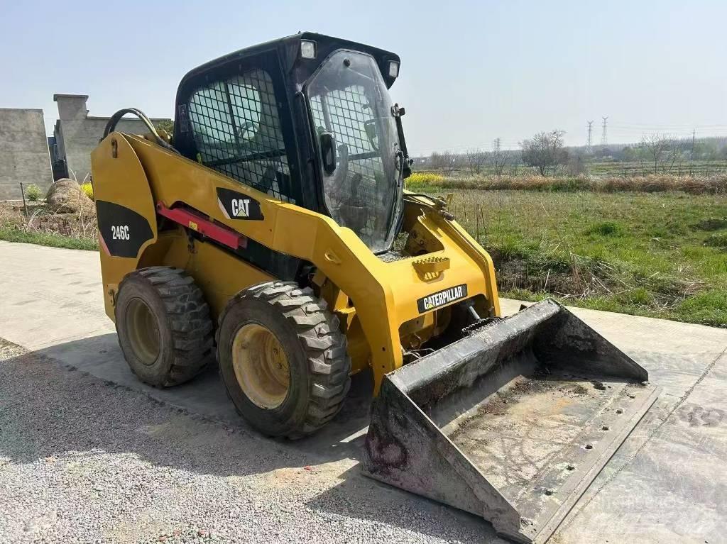 CAT 246 C Kompaktlaadurid