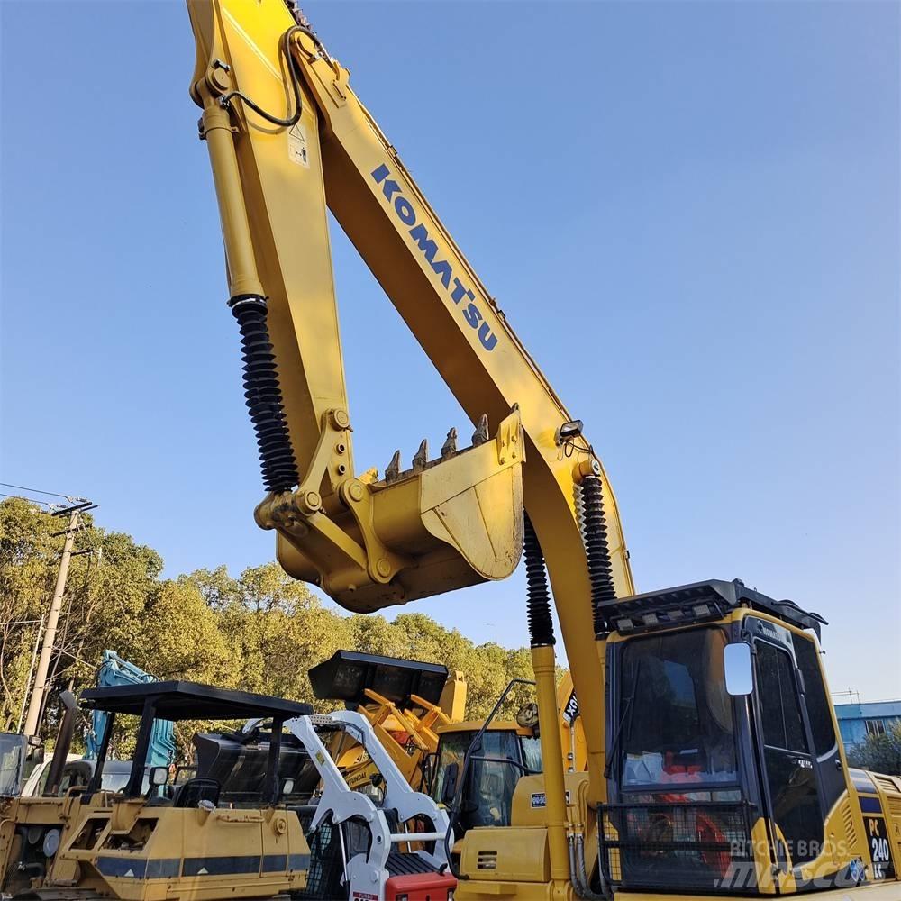 Komatsu PC 240 Roomikekskavaatorid