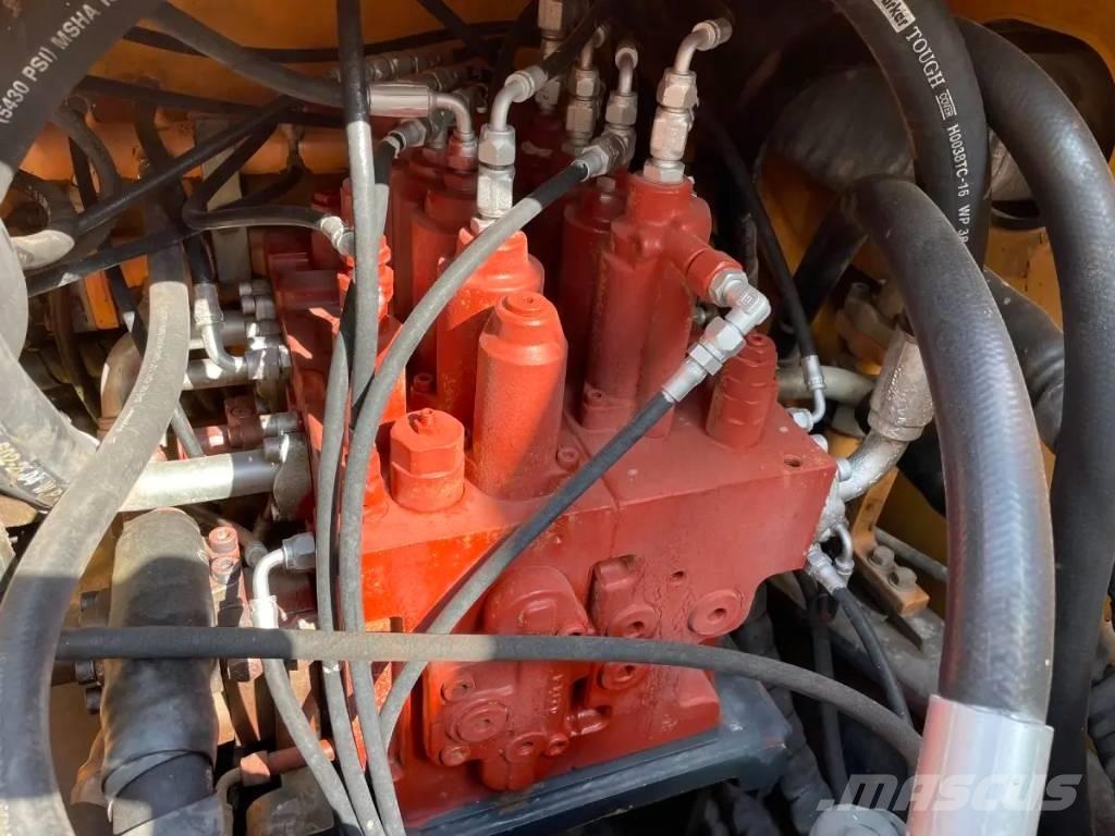 Hyundai R210W-9 Ratasekskavaatorid