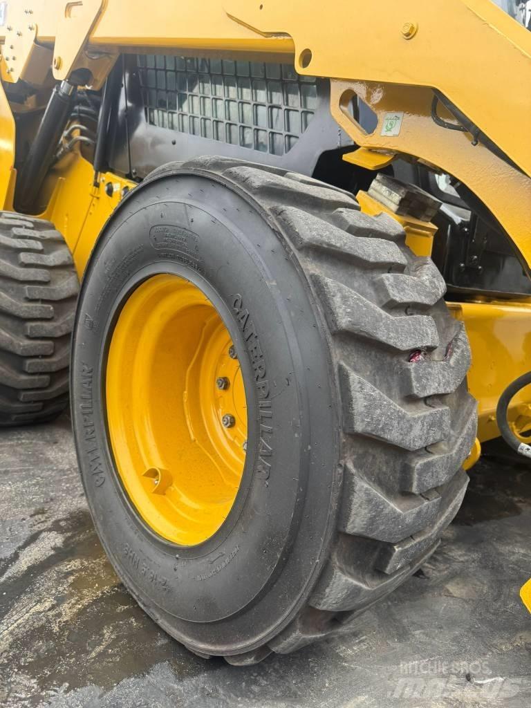 CAT 272D3 Kompaktlaadurid
