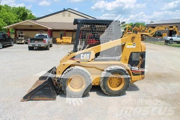 CAT 226 Kompaktlaadurid
