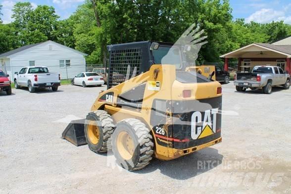 CAT 226 Kompaktlaadurid