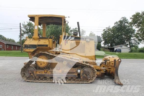 CAT D5M XL Buldooserid