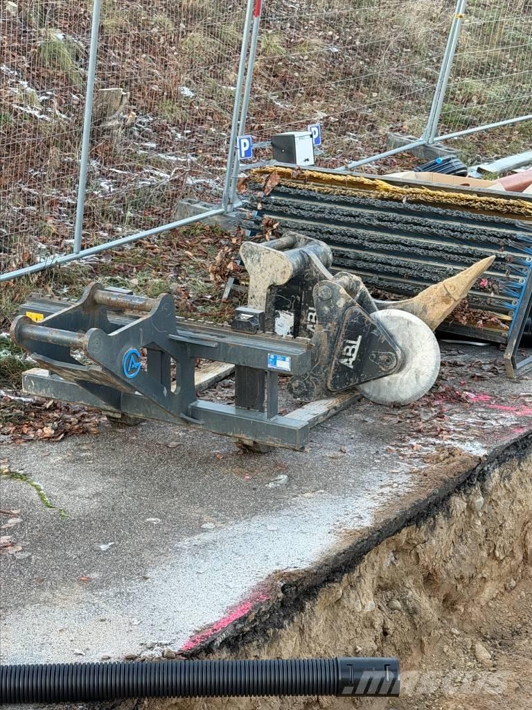 CAT M318 Ratasekskavaatorid