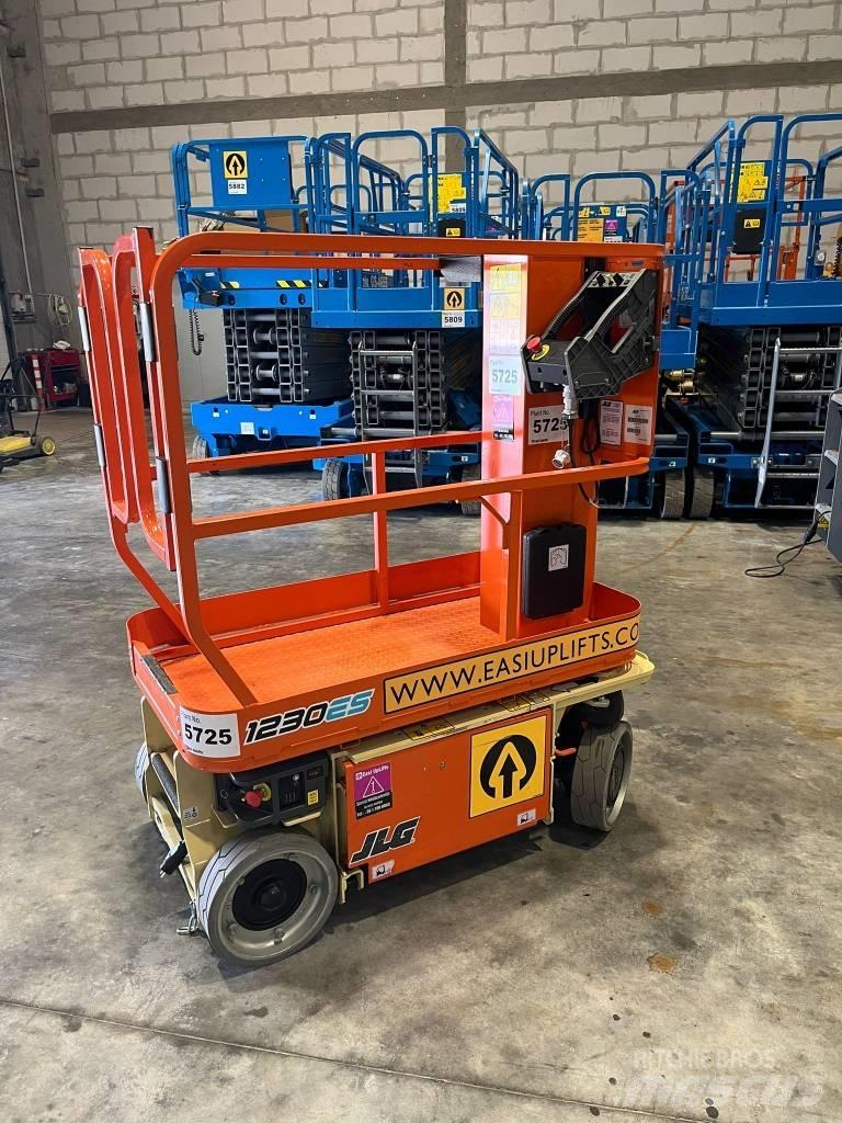 JLG 1230 ES Vertikaalsed mast tõstukid