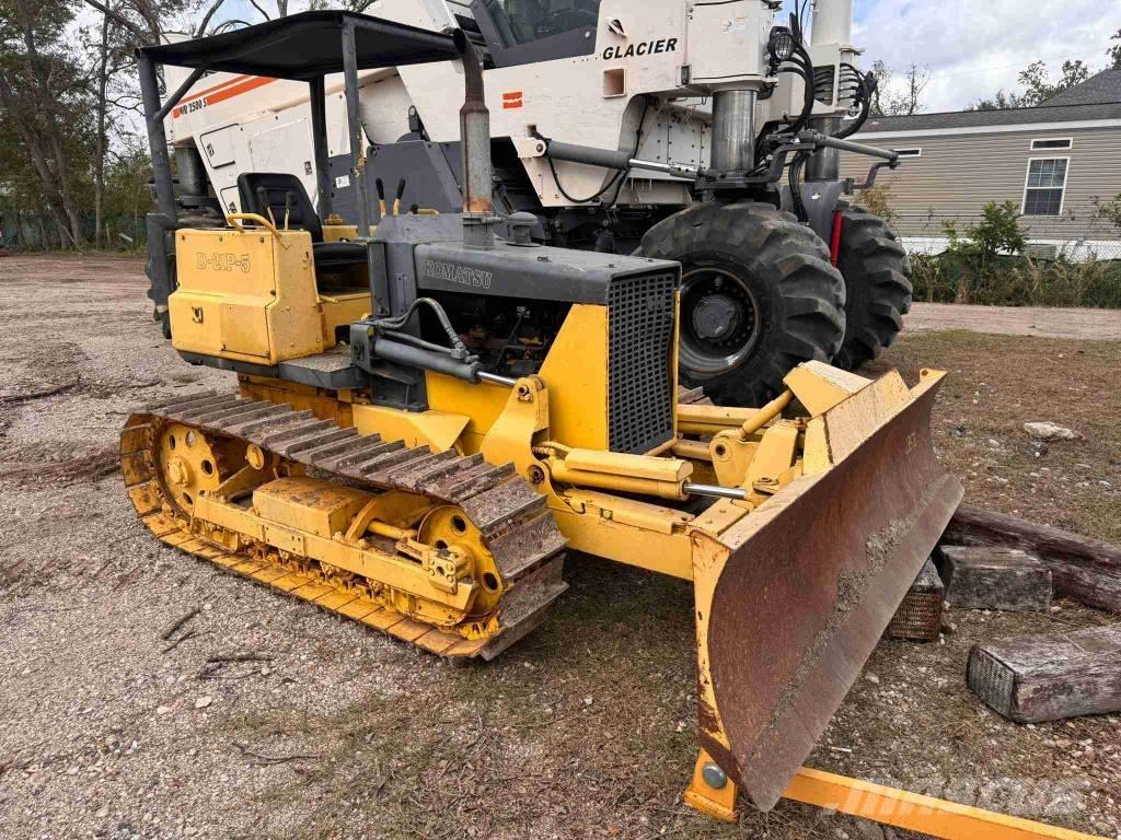 Komatsu D 21 P-5 Buldooserid