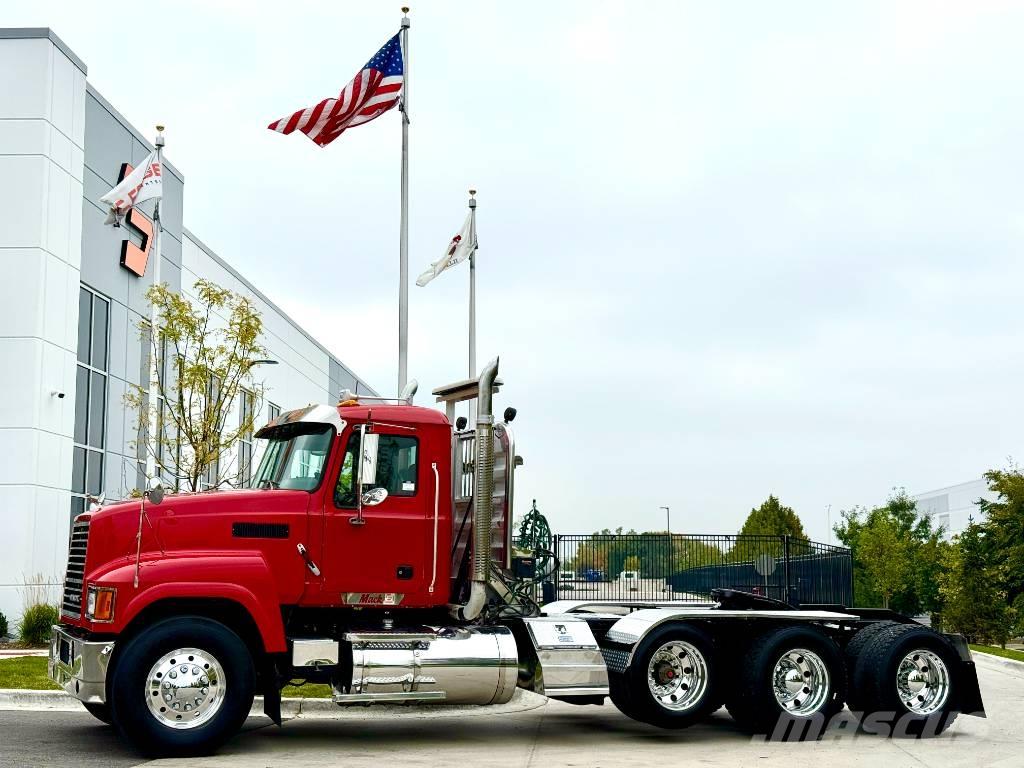 Mack CHU 613 Sadulveokid