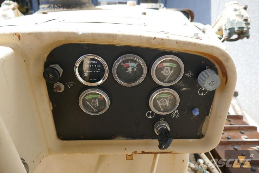 CAT D7G Ex-army Buldooserid