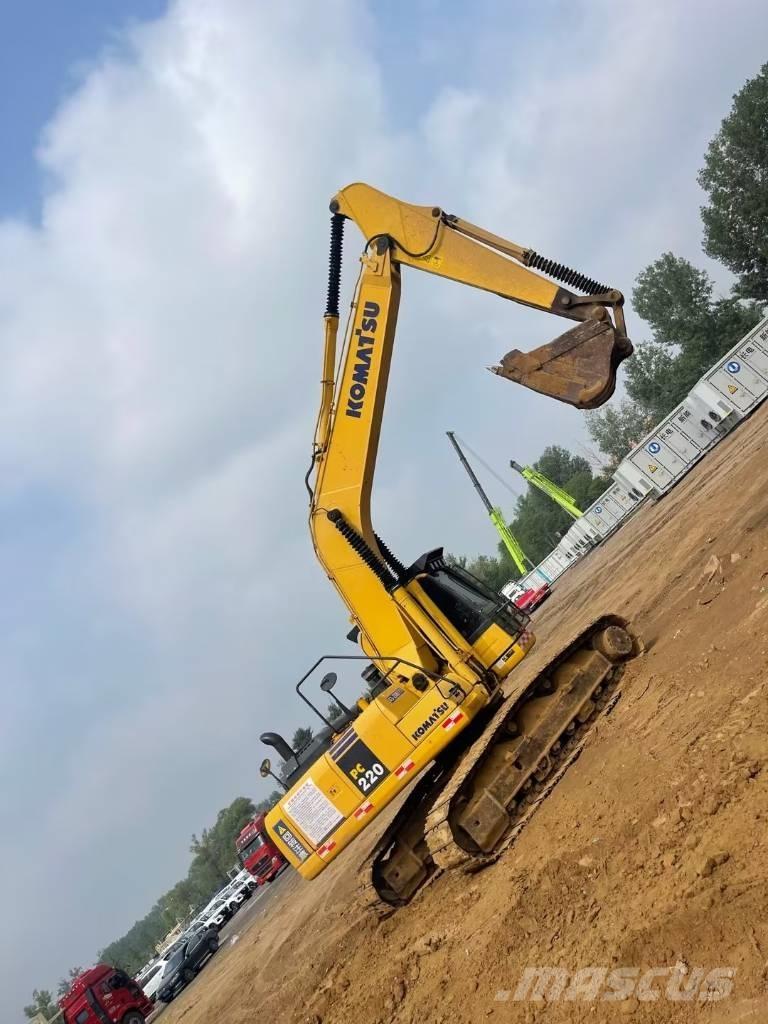 Komatsu PC 220-8 Roomikekskavaatorid