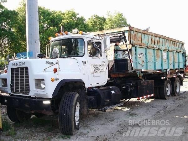 Mack RD 686 S Prügiautod