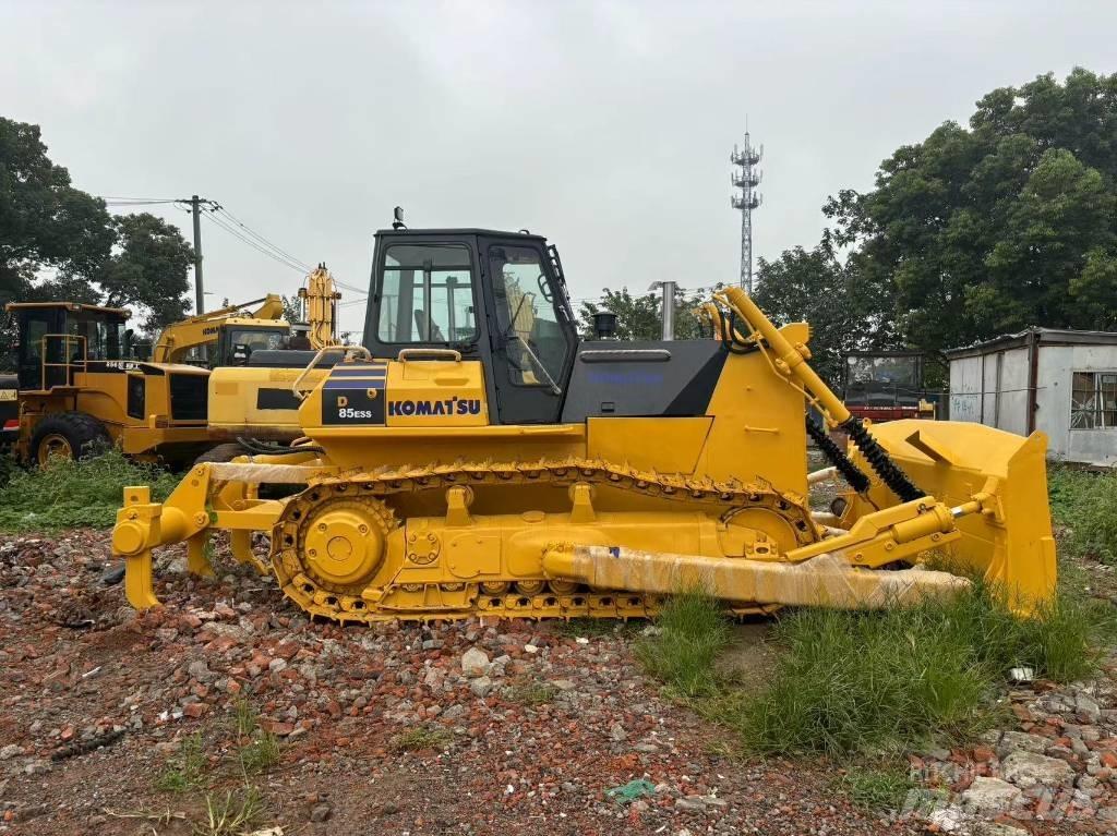 Komatsu D 85 E-12 Buldooserid