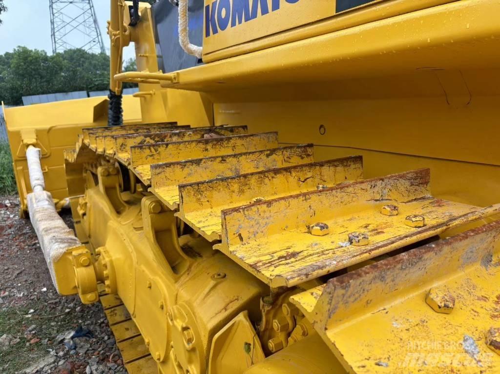 Komatsu D 85 E-12 Buldooserid