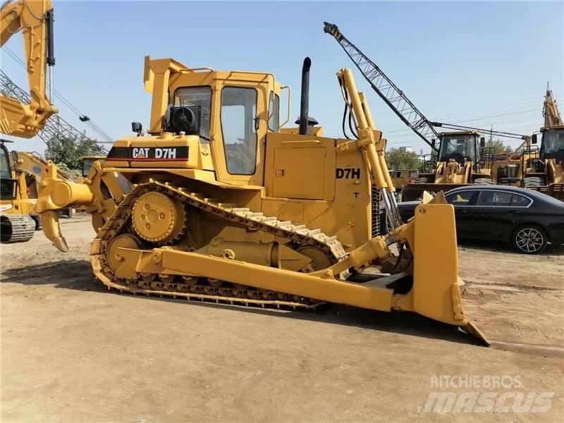 CAT D 7 H Buldooserid