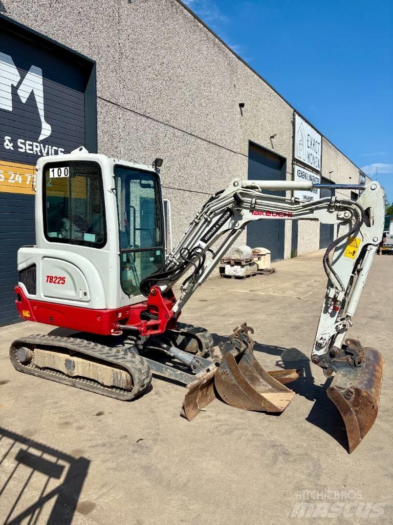 Takeuchi TB 225 Miniekskavaatorid < 7 t