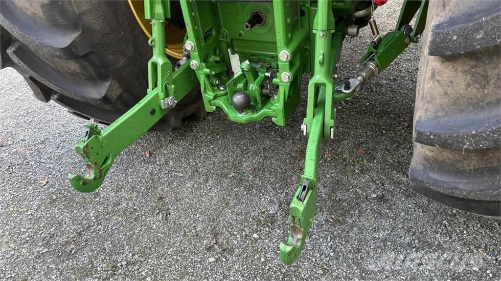 John Deere 6R215 Traktorid