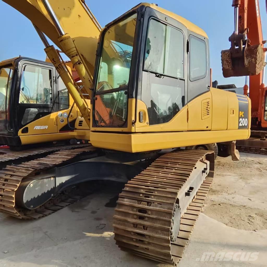 Komatsu PC 200-7 Roomikekskavaatorid