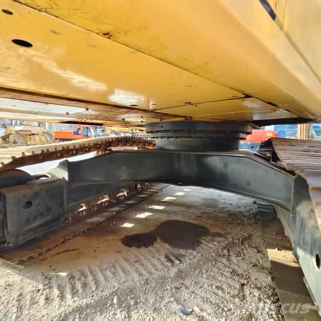 Komatsu PC 200-7 Roomikekskavaatorid