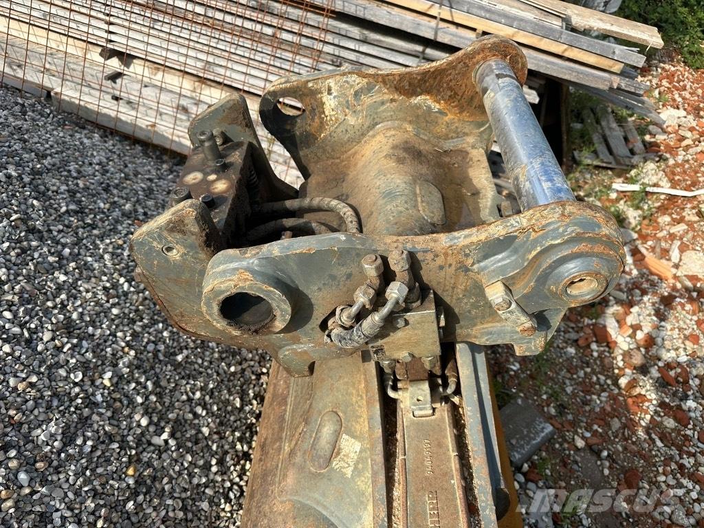 Liebherr R 922 Roomikekskavaatorid