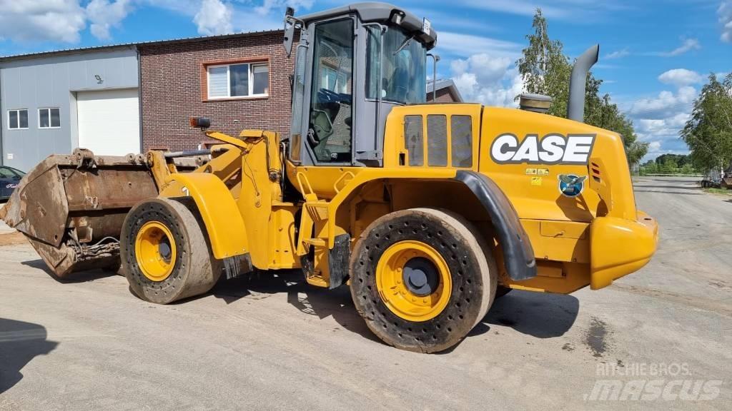 CASE 721 F Rataslaadurid
