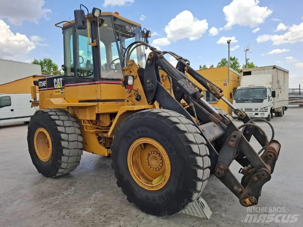 CAT IT 24 F Rataslaadurid