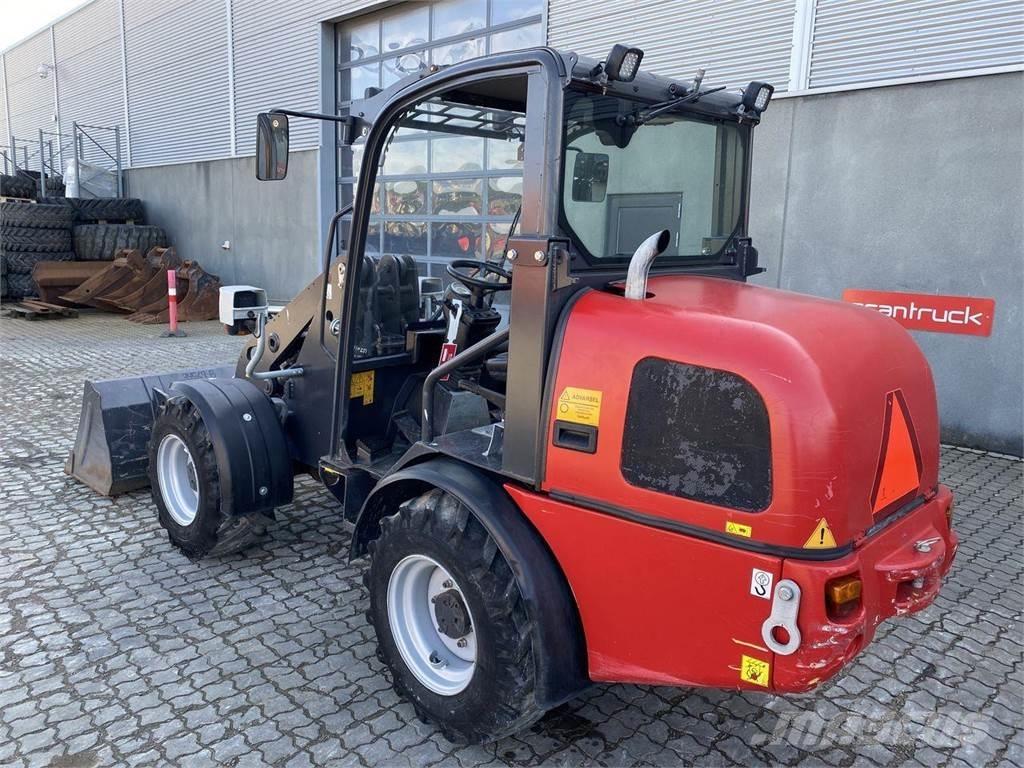 Weidemann 2070 Mitmeotstarbelised laadurid