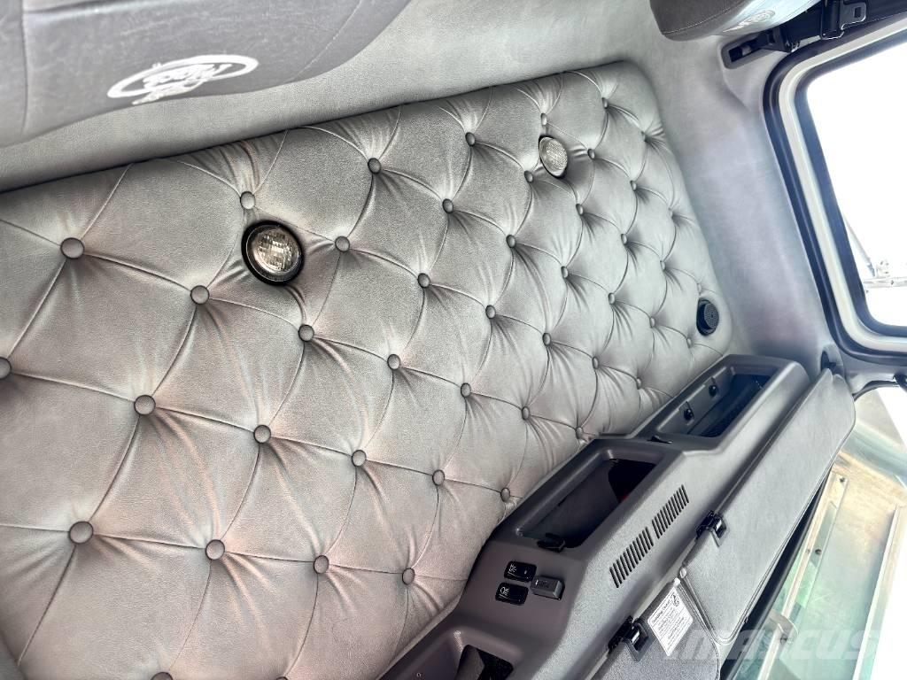 Mack GU713 Sadulveokid