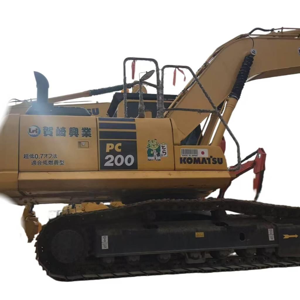 Komatsu PC 200-8 Roomikekskavaatorid