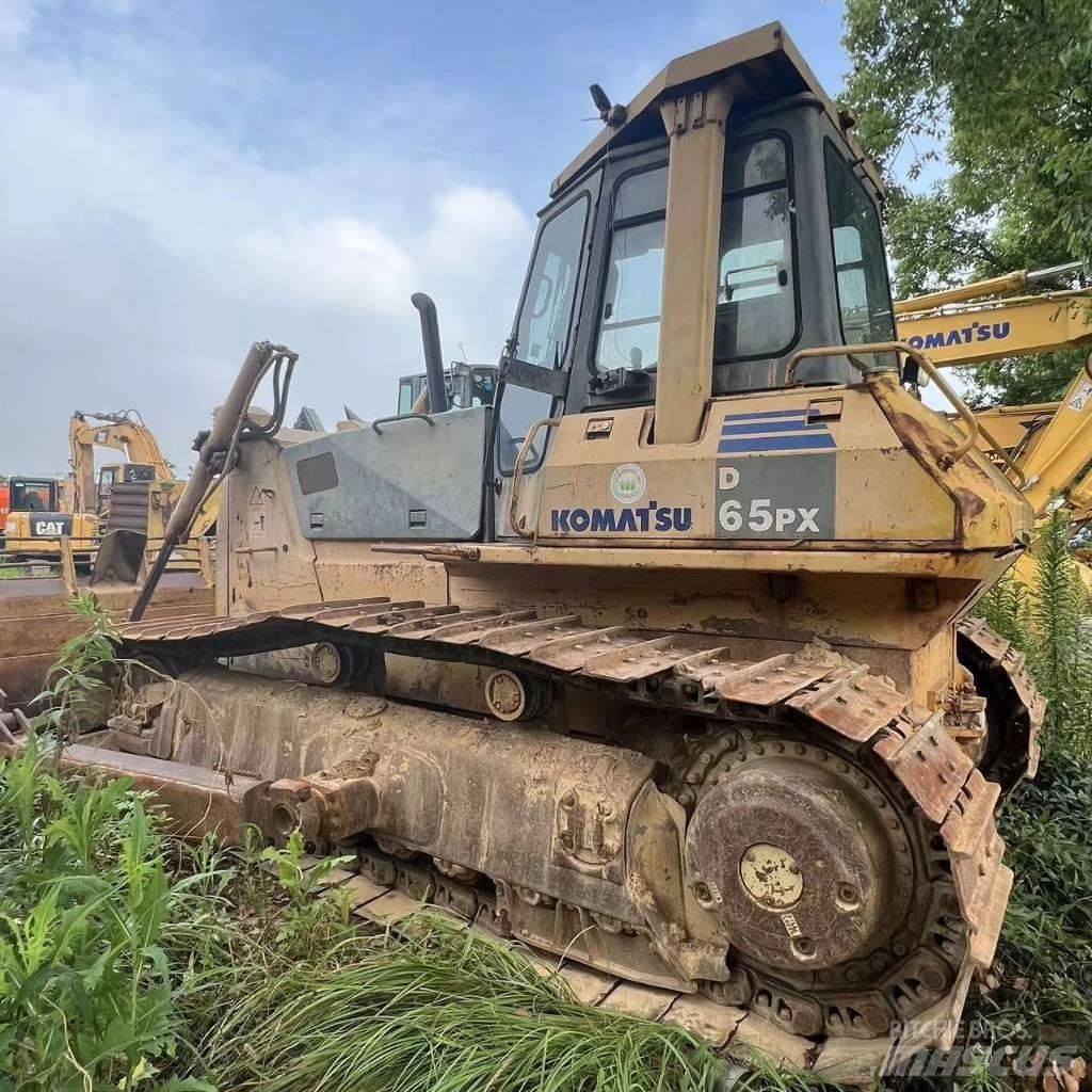 Komatsu D 65 P-12 Buldooserid