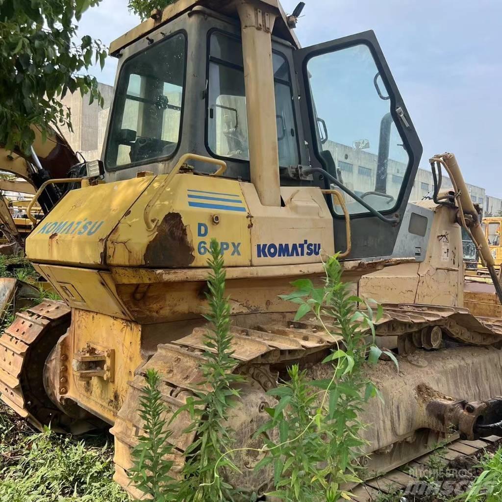 Komatsu D 65 P-12 Buldooserid