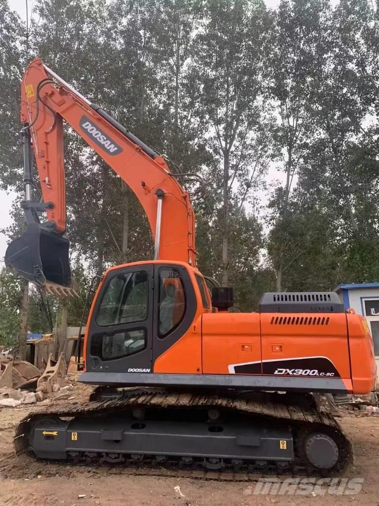 Doosan DX300LC-9C Roomikekskavaatorid