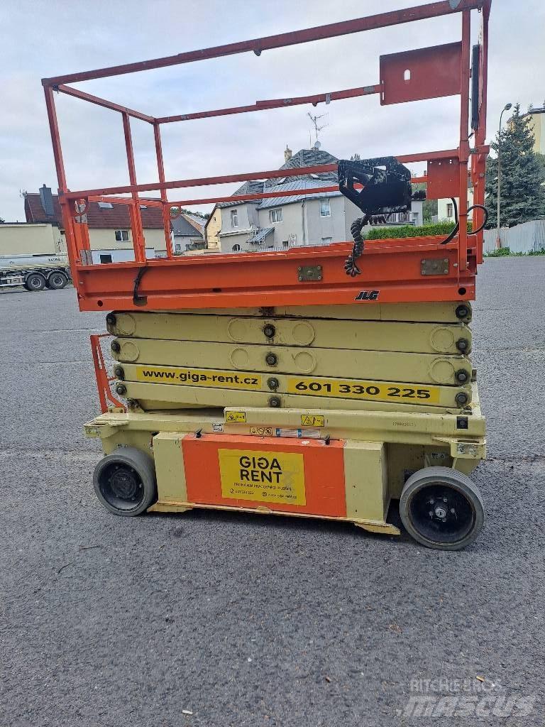 JLG 10rs Käärtõstukid