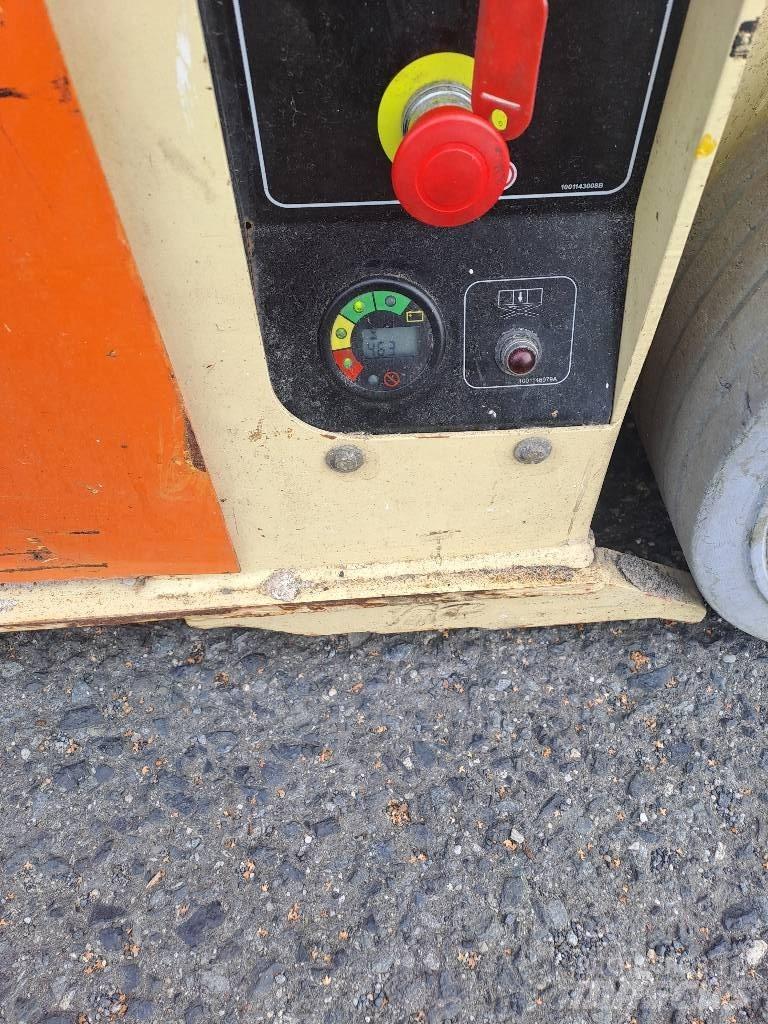 JLG 10rs Käärtõstukid