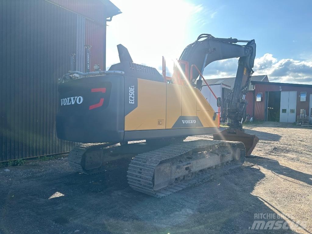 Volvo EC 250 EL Roomikekskavaatorid