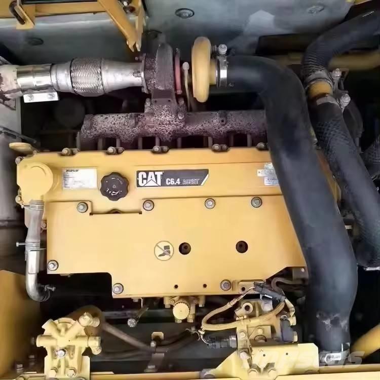 CAT 325 D Roomikekskavaatorid