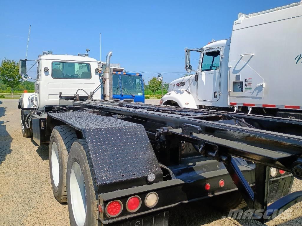 Mack RD 688 S Prügiautod