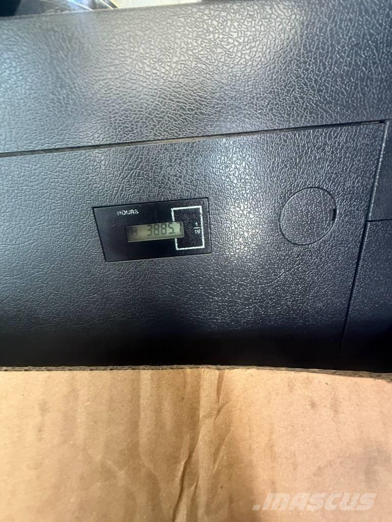 Hyundai HX 160 AL Roomikekskavaatorid