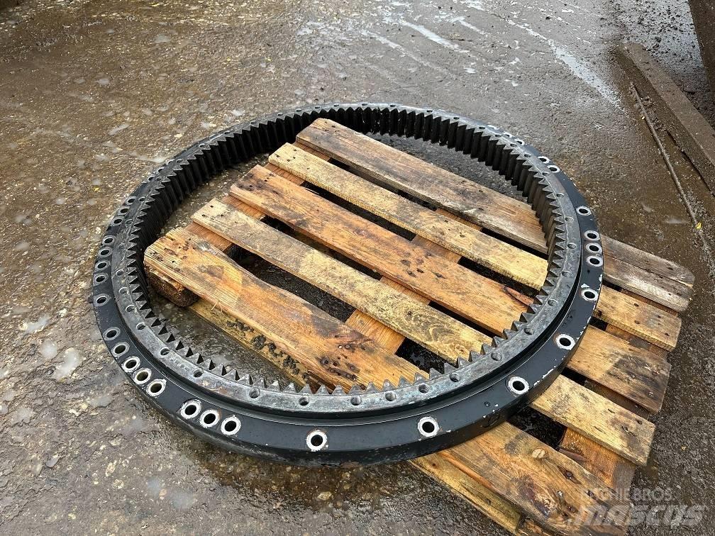 CAT 323 slew ring Sillad