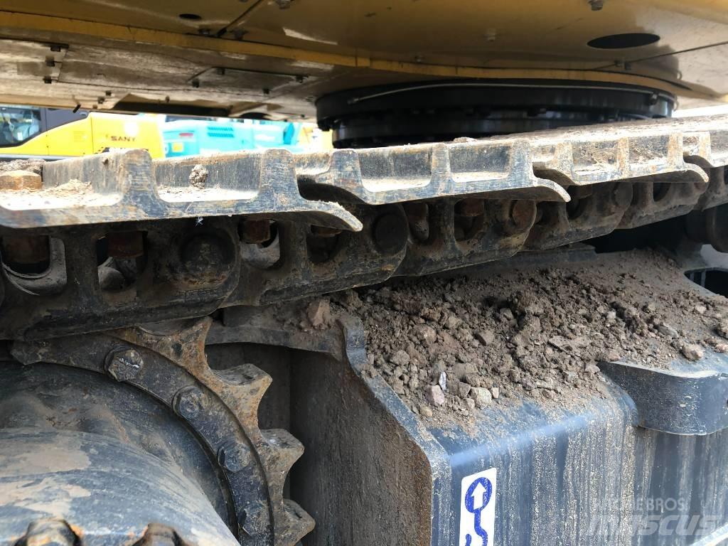 Komatsu 220-8 Roomikekskavaatorid