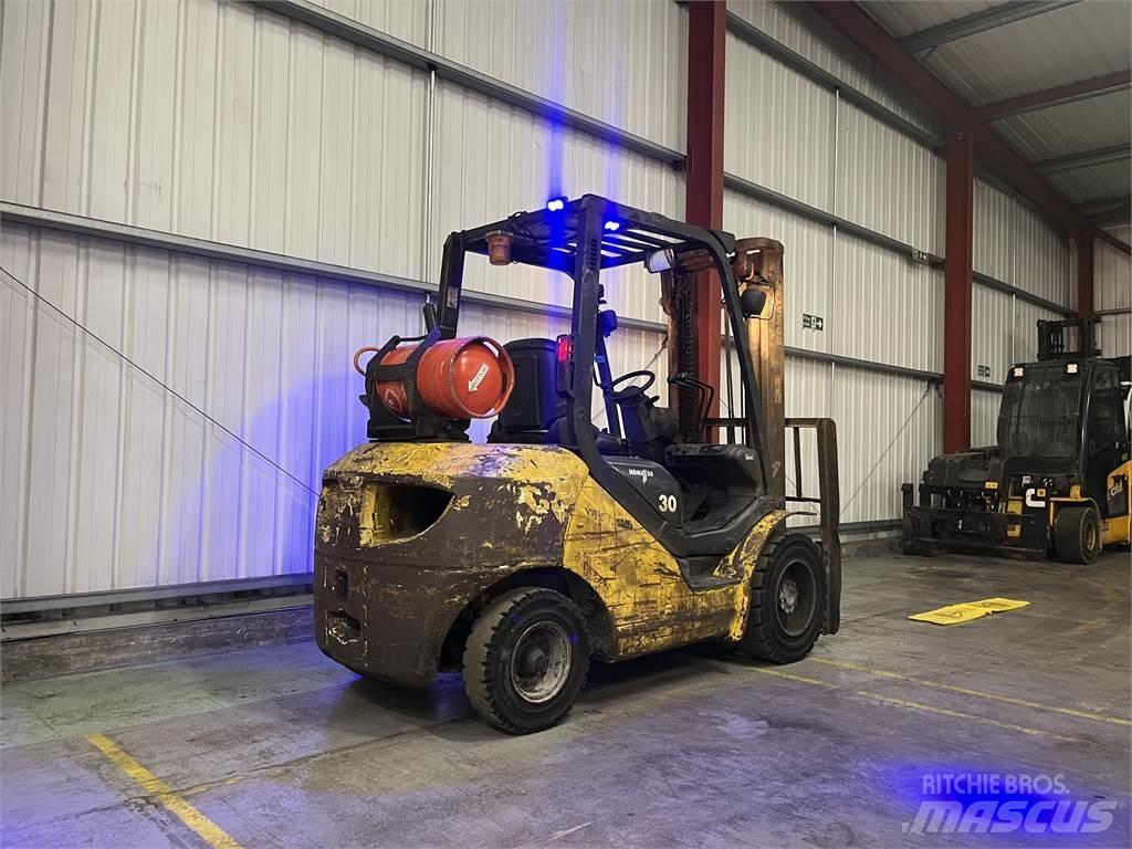 Komatsu FG30T-17 Gaasitõstukid