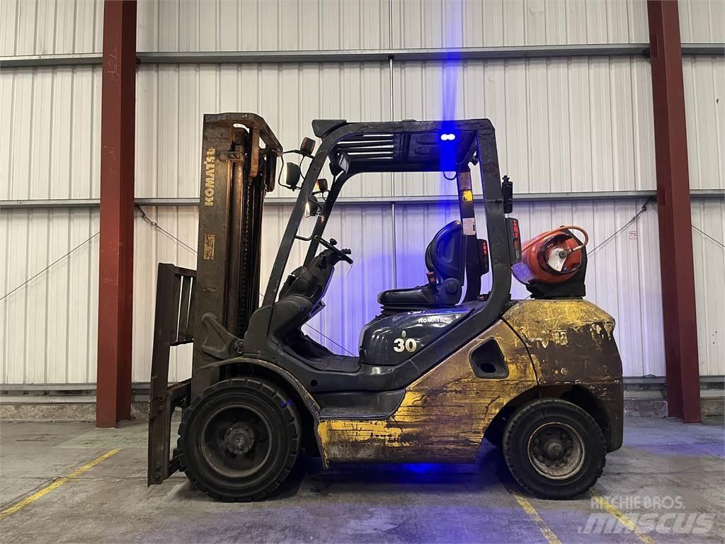 Komatsu FG30T-17 Gaasitõstukid