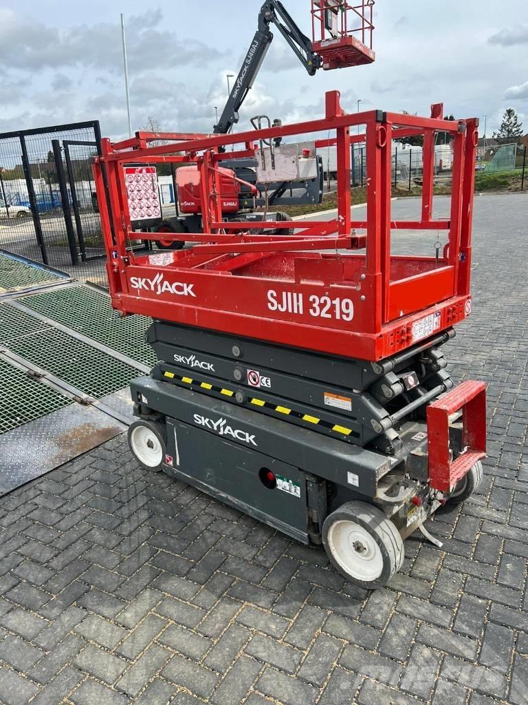 SkyJack SJ 3219 Käärtõstukid