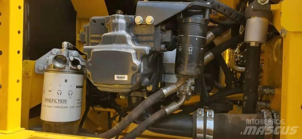 Komatsu P C200-8 Roomikekskavaatorid