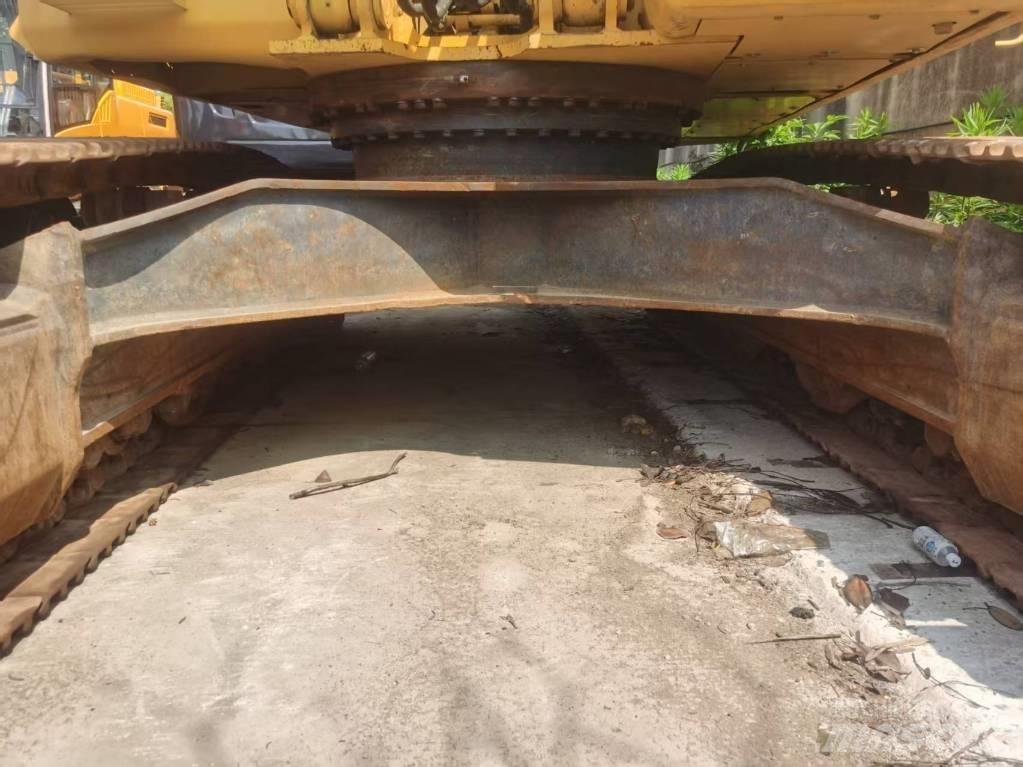 Komatsu PC 400-7 Roomikekskavaatorid