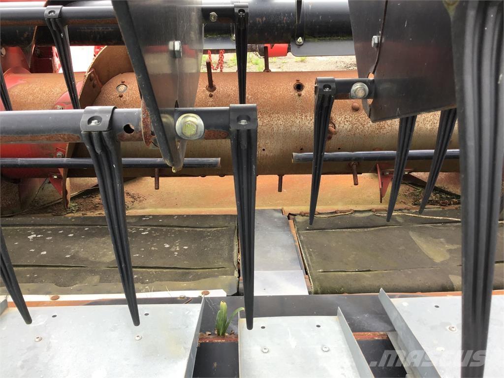 Case IH 3100 Kombainide heedrid