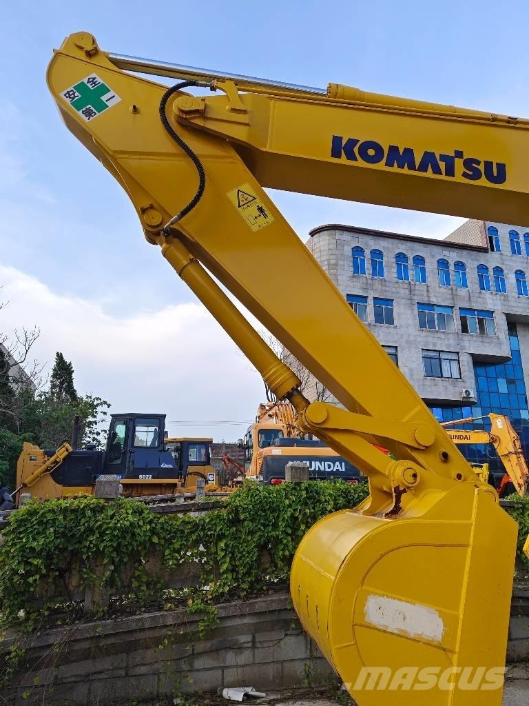 Komatsu PC 220-7 Roomikekskavaatorid