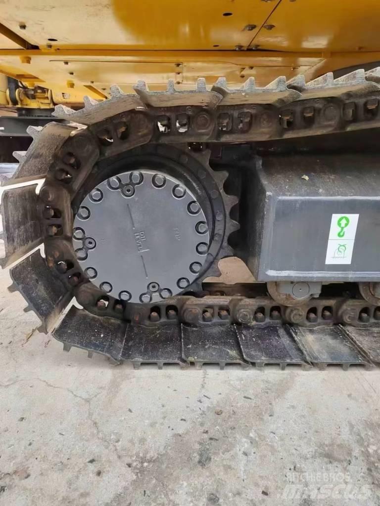Komatsu PC 200-8 Roomikekskavaatorid