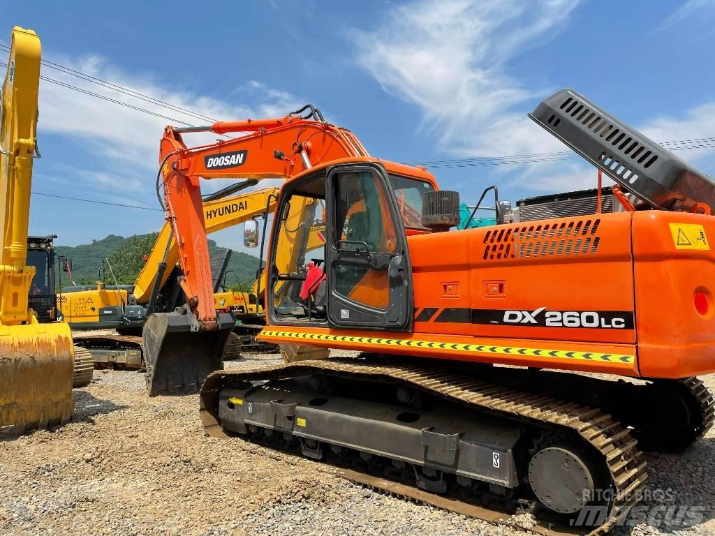 Doosan DX 260 Roomikekskavaatorid