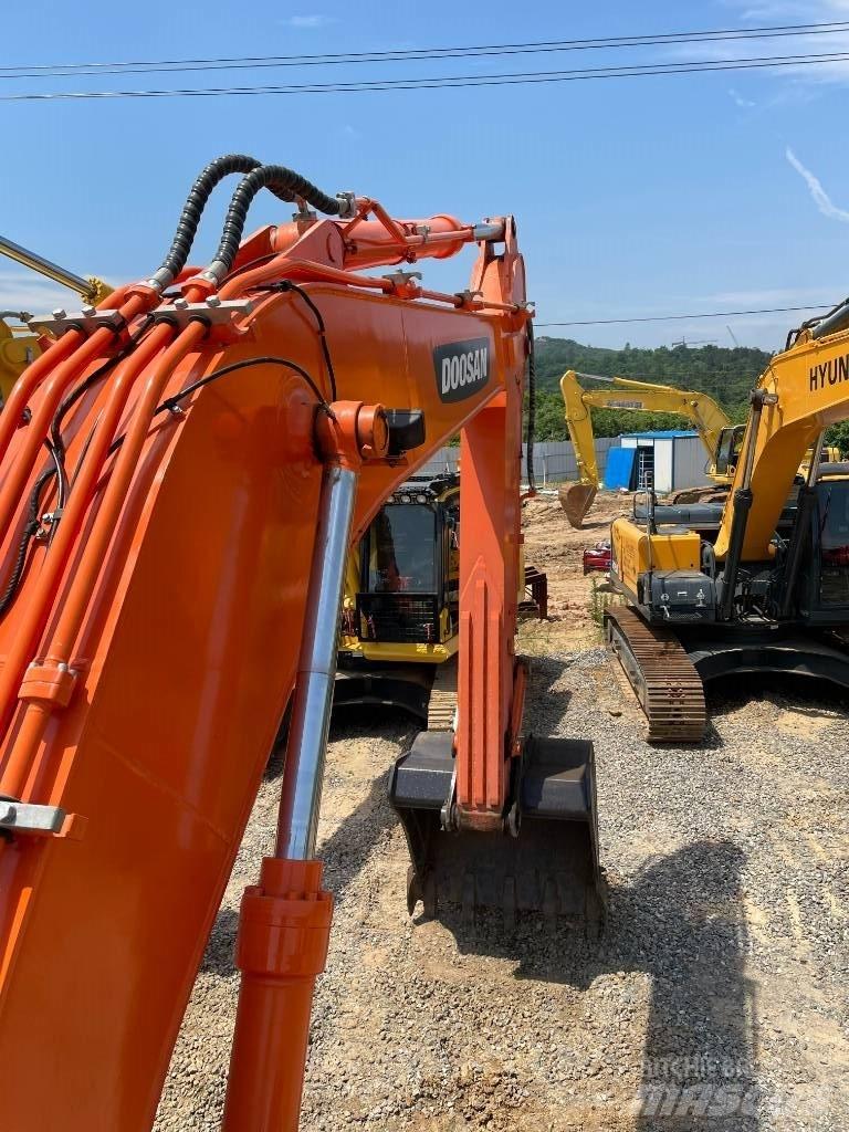 Doosan DX 260 Roomikekskavaatorid