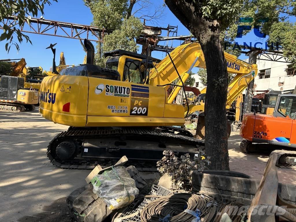 Komatsu PC 200 Roomikekskavaatorid